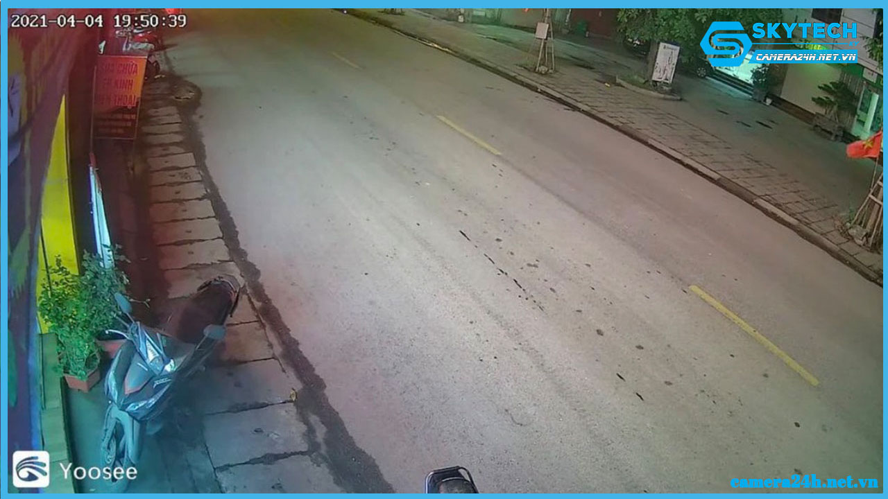 camera-yoosee-4g-ngoai-troi-xoay-360-2-man-hinh-dung-sim-4g-3