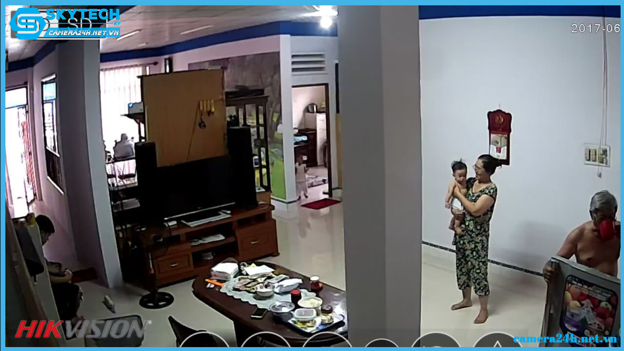 camera-analog-hikvision-trong-nha-xoay-360-ds-2ae4215t-d3-3