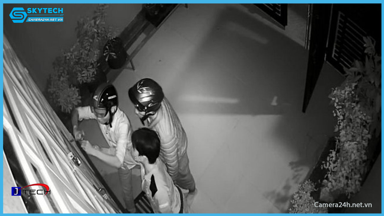 camera-wifi-ip-j-tech-uhd6628d-ultra-hd-4mp-xoay