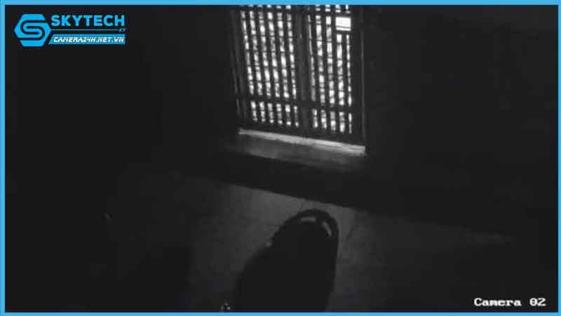 camera-bi-den-vao-buoi-toi-hoac-khi-bi-thieu-anh-sang-1